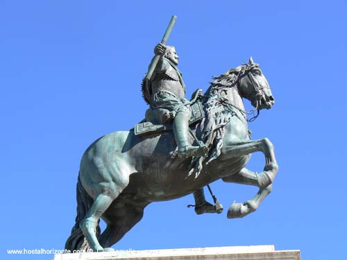 Estatua de Felipe IV Plaza de Oriente Madrid spain