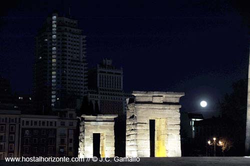 luna de madrid templo de debod 19 march