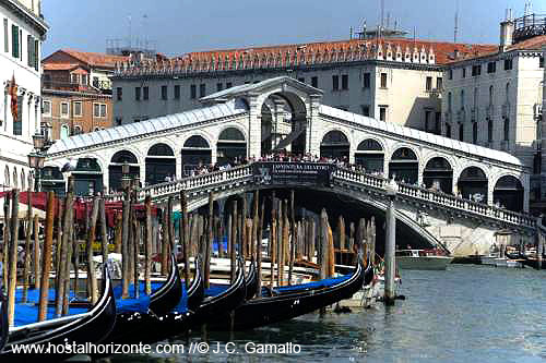 Puente de Rialto en Venecia