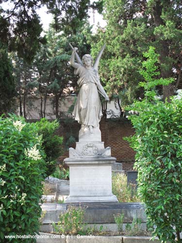 Tumba Indiana Ierne  Cementerio britanico Madrid Spain