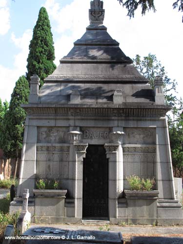 Mausoleo familia Bauer  Cementerio britanico Madrid Spain