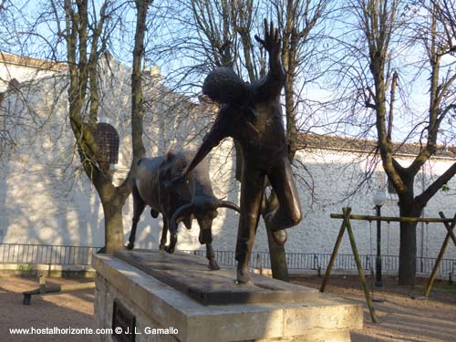 Monumento a los encierros Cuéllar Segovia Spain